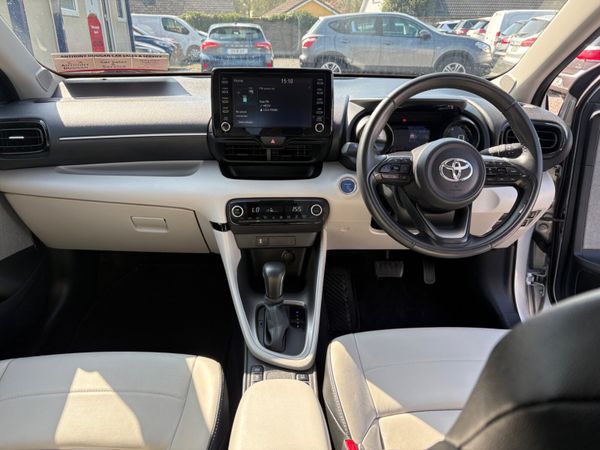 2022 Toyota Yaris hybrid platinum 374310279