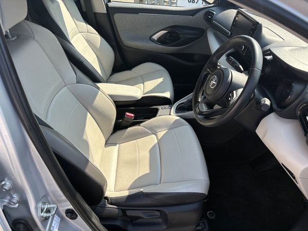 2022 Toyota Yaris hybrid platinum 374310270