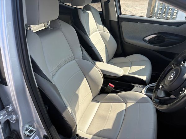 2022 Toyota Yaris hybrid platinum 374310273