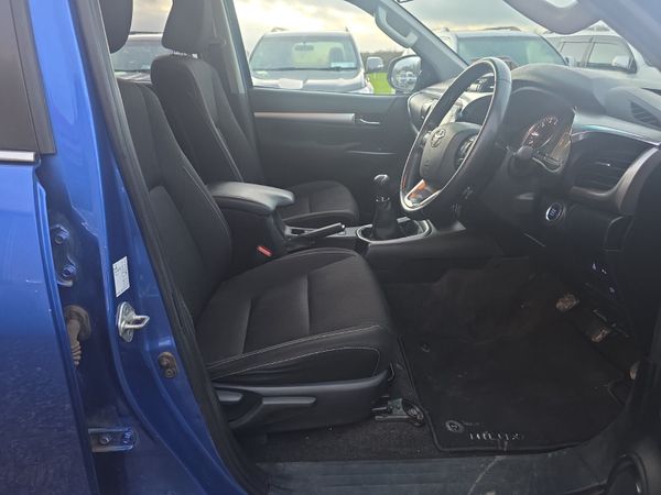 Toyota Hilux 2.4 D4D Invincible 374310734