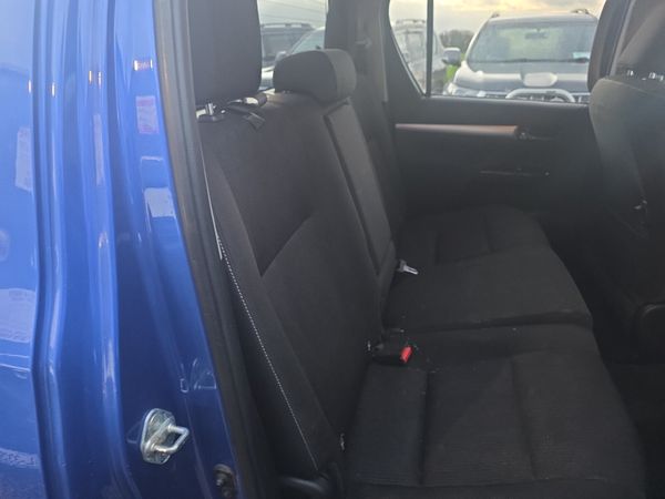 Toyota Hilux 2.4 D4D Invincible 374310774