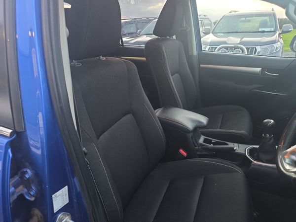 Toyota Hilux 2.4 D4D Invincible 374310779