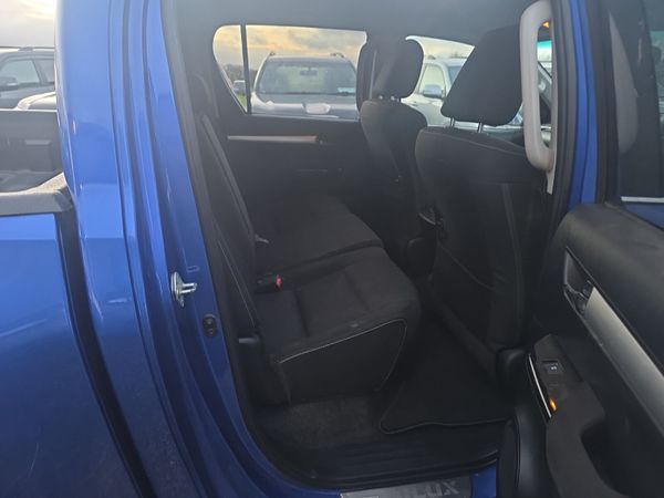 Toyota Hilux 2.4 D4D Invincible 374310772