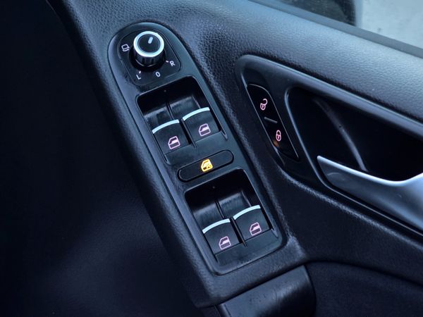 2012 Volkswagen Golf  1.6 TDI HIGHLINE 374328469