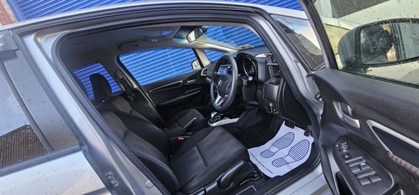 Honda Fit Hybrid 374334552