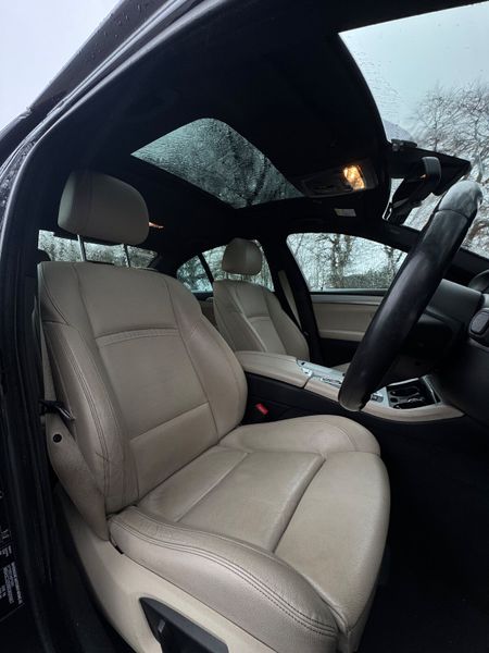 BMW 5-Series 2014 With Sun roof 374352682