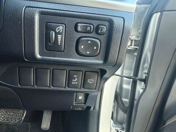 2012 Lexus CT200H / Automatic Hybrid 374412503