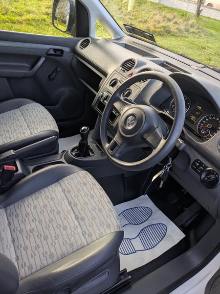 Volkswagen Caddy 2013 EXCELLENT CONDITION 374458591