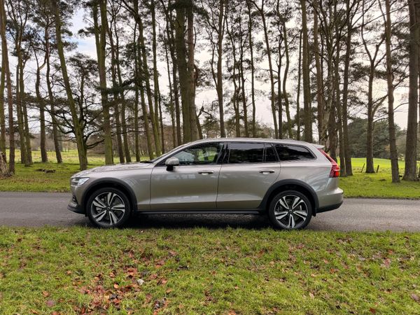 Volvo V60 2021 AWD Cross Country 374468964