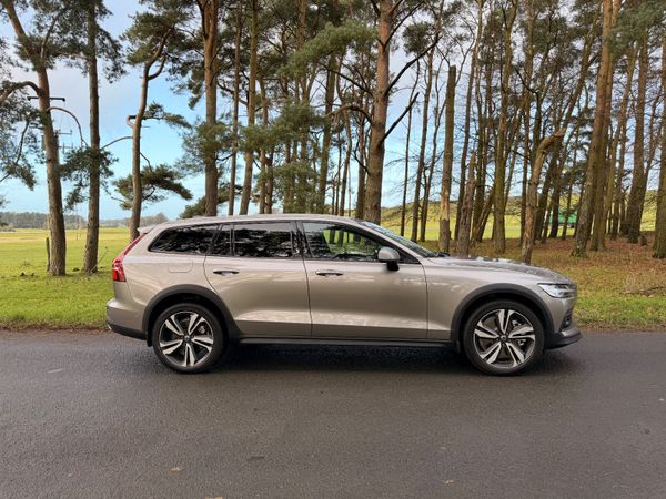 Volvo V60 2021 AWD Cross Country 374468974