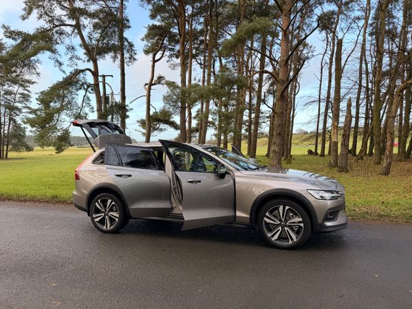 Volvo V60 2021 AWD Cross Country 374469028