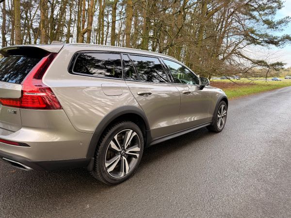 Volvo V60 2021 AWD Cross Country 374469020