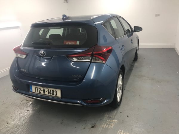 Toyota Auris 2017 374469393