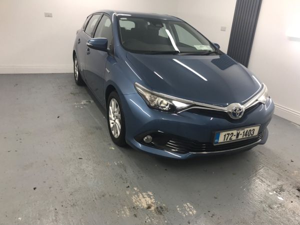 Toyota Auris 2017 374469402