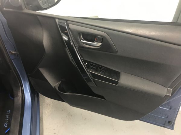 Toyota Auris 2017 374469423