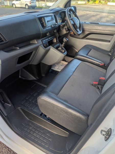 Opel Vivaro LOW KMS/ INC VAT/ NEW DOE 11/26 374462413