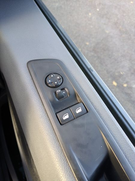 Opel Vivaro LOW KMS/ INC VAT/ NEW DOE 11/26 374462535