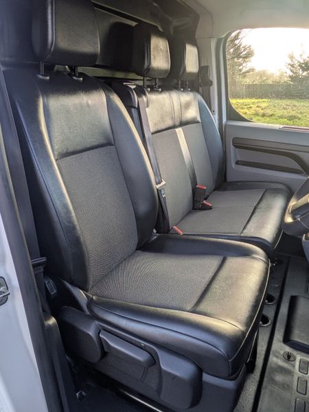 Opel Vivaro LOW KMS/ INC VAT/ NEW DOE 11/26 374462538