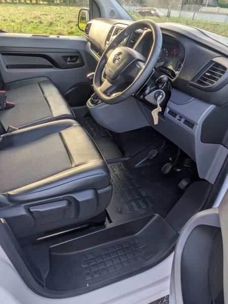 Opel Vivaro LOW KMS/ INC VAT/ NEW DOE 11/26 374462539