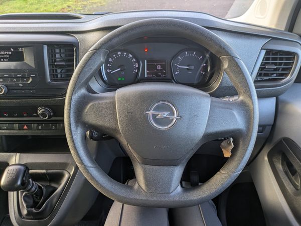 Opel Vivaro LOW KMS/ INC VAT/ NEW DOE 11/26 374462551