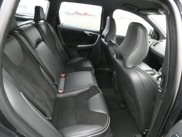 VOLVO XC60 D4 (190hp) FWD R-DESIGN SE GEARTRONIC 374499358