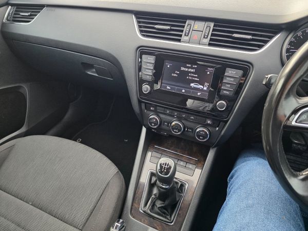 Skoda Octavia 2014 374518997