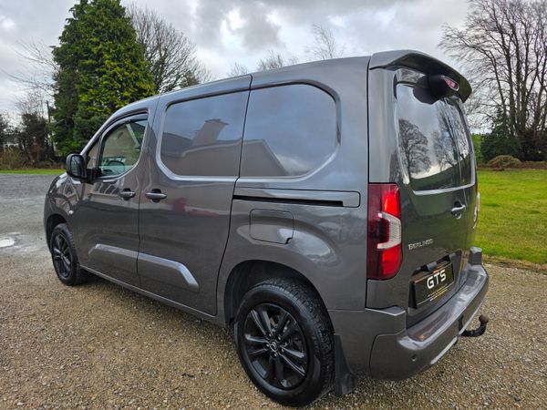 Automatic 2021 Citroën Berlingo Driver 374529997