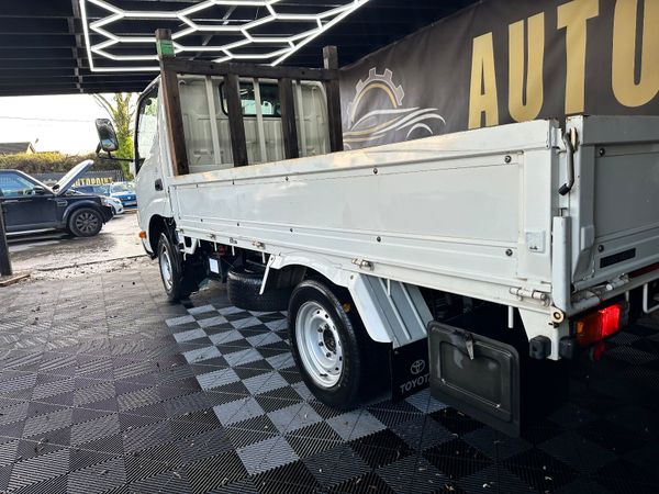 Toyota Dyna 2017 374530536