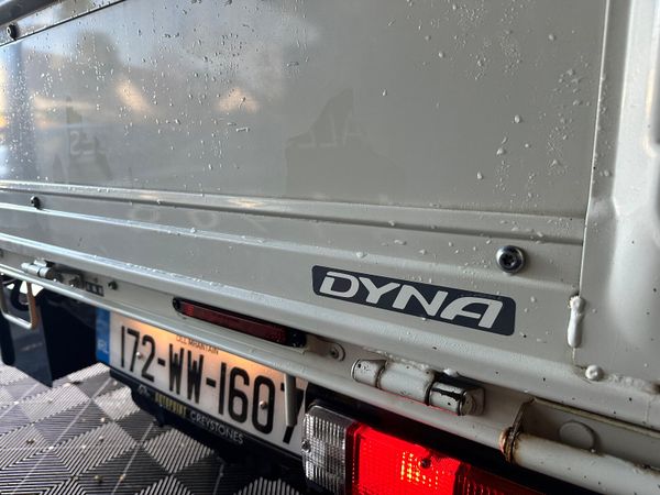 Toyota Dyna 2017 374530546