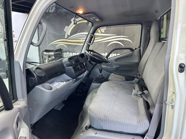 Toyota Dyna 2017 374530547