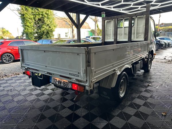 Toyota Dyna 2017 374530541