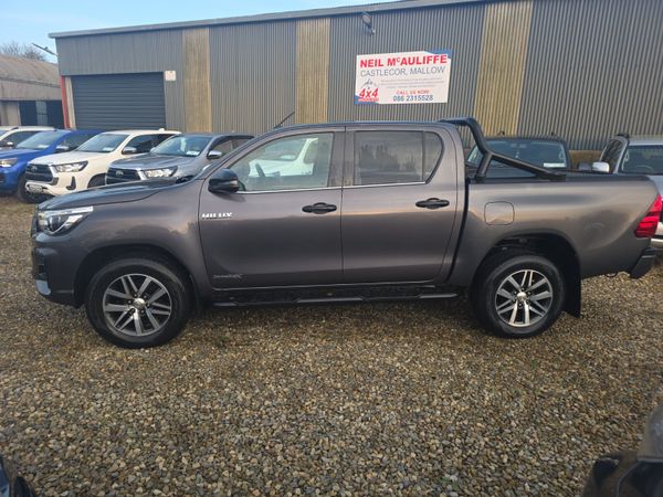 Toyota Hilux 2.4 D4D Invincible X 374597367