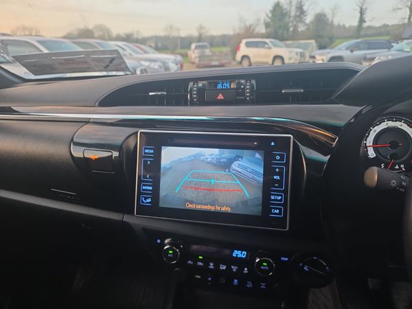 Toyota Hilux 2.4 D4D Invincible X 374597396