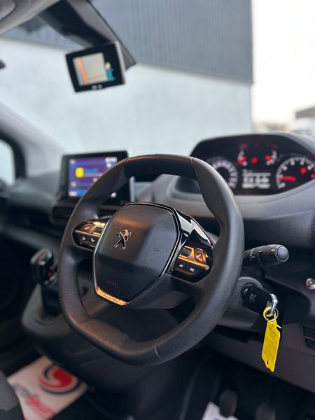 2021 Peugeot Partner 82kms - Professional 374591327