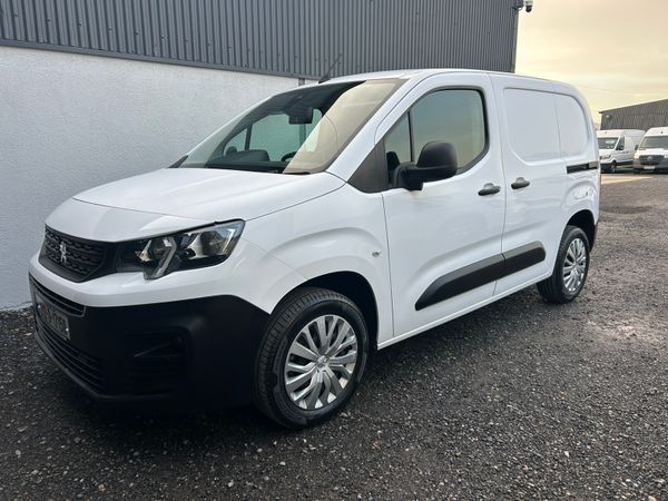 2021 Peugeot Partner 82kms - Professional 374591323