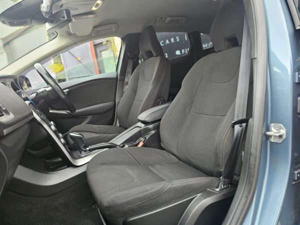 VOLVO V40 180PS R-DESIGN POWERSHIFT // LOW MILEAGE 374635349