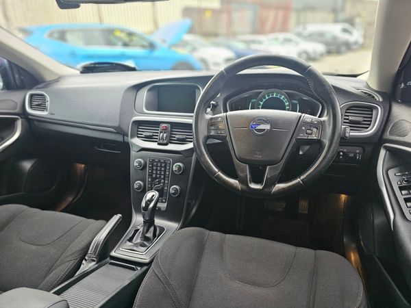 VOLVO V40 180PS R-DESIGN POWERSHIFT // LOW MILEAGE 374635343