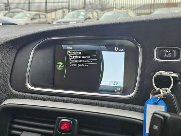 VOLVO V40 180PS R-DESIGN POWERSHIFT // LOW MILEAGE 374635356