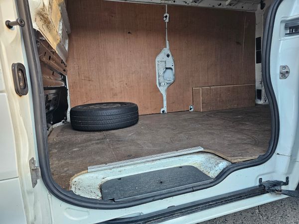 RENAULT TRAFIC LWB // 08/26 DOE 374635507