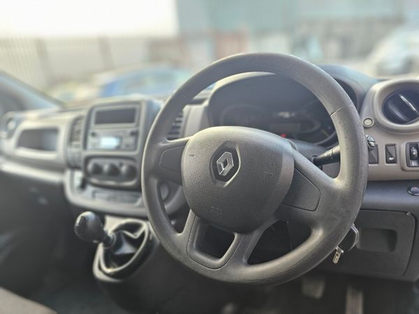 RENAULT TRAFIC LWB // 08/26 DOE 374635536