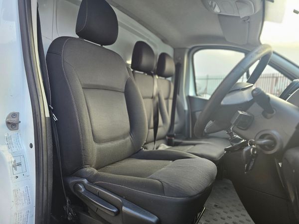 RENAULT TRAFIC LWB // 08/26 DOE 374635537