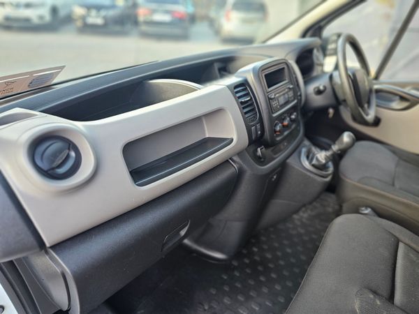 RENAULT TRAFIC LWB // 08/26 DOE 374635546