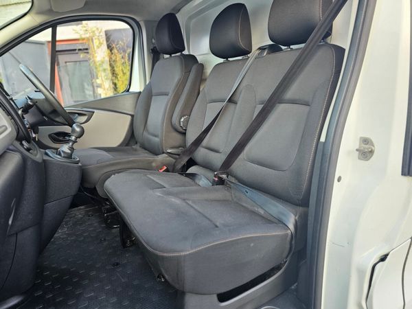 RENAULT TRAFIC LWB // 08/26 DOE 374635547