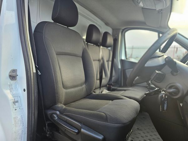 RENAULT TRAFIC LWB // 08/26 DOE 374635540