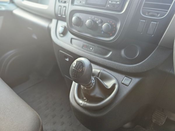 RENAULT TRAFIC LWB // 08/26 DOE 374635541