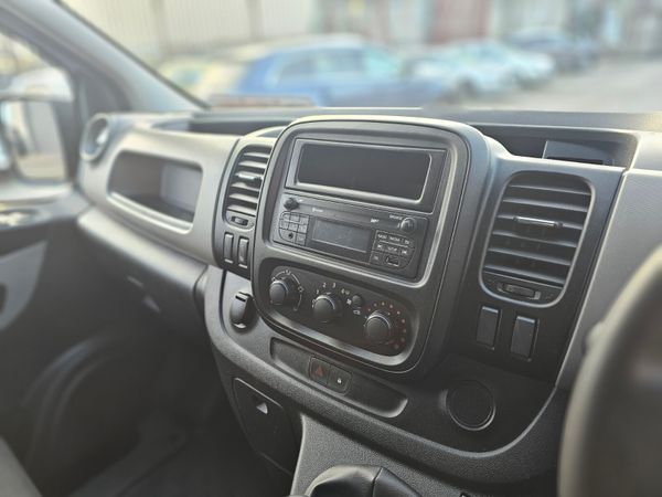 RENAULT TRAFIC LWB // 08/26 DOE 374635542