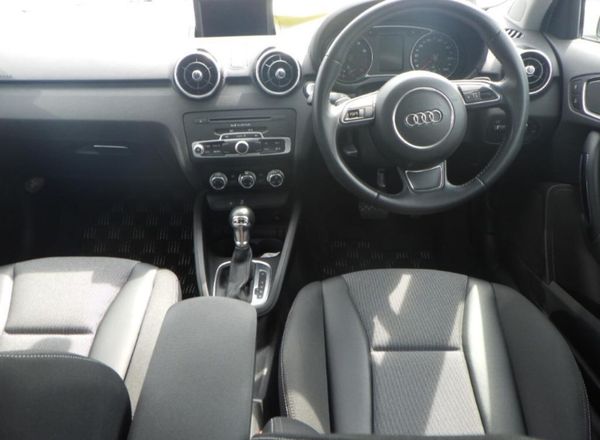 2015 (152) Audi A1 - 1.4 Petrol +Automatic 374632021