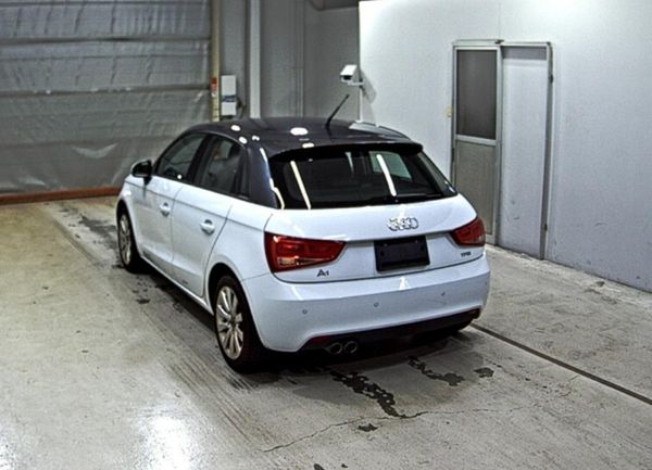 2015 (152) Audi A1 - 1.4 Petrol +Automatic 374632022
