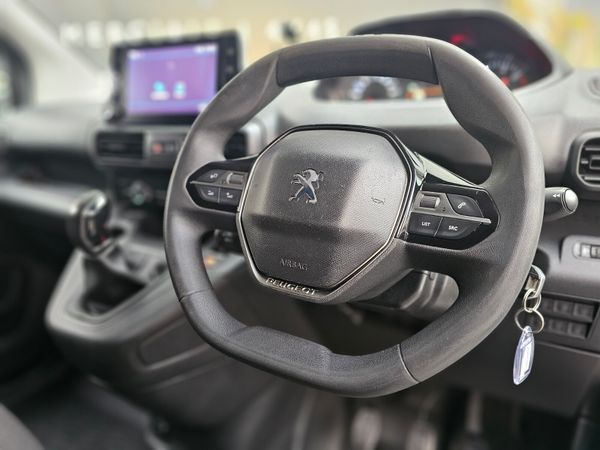 PEUGEOT PARTNER PRO PLUS // BIG SPEC // 3 SEATS 374632500