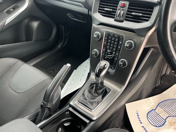 Volvo V40 2015, 1.6 5DR AUTOMATIC LOW KMS 374655545